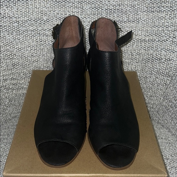 Lucky Brand Black Barimo Bootie.  Black Peep-Toe Heeled Bootie Size 9 - Picture 3 of 10